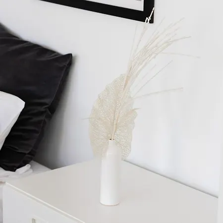 דירה With Balcony 300 M To The By Renters *