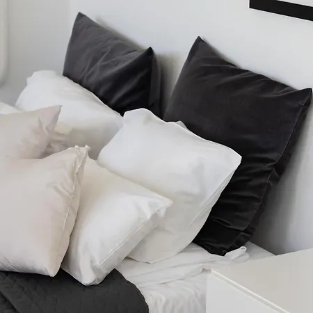 דירה With Balcony 300 M To The By Renters