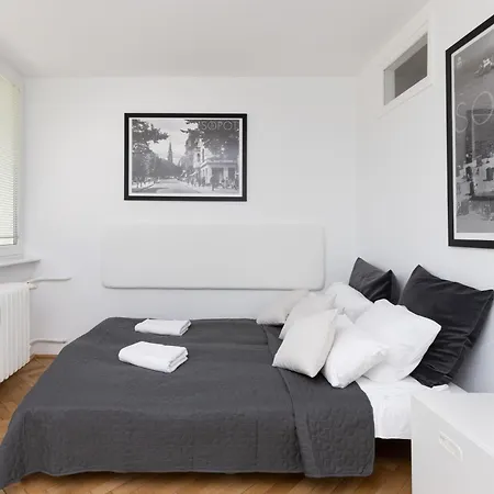 דירה With Balcony 300 M To The By Renters *